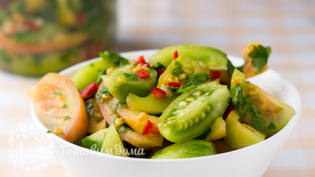 Салат из зеленых помидоров на зиму пальчики оближешь - рецепт с пошаговыми фото
