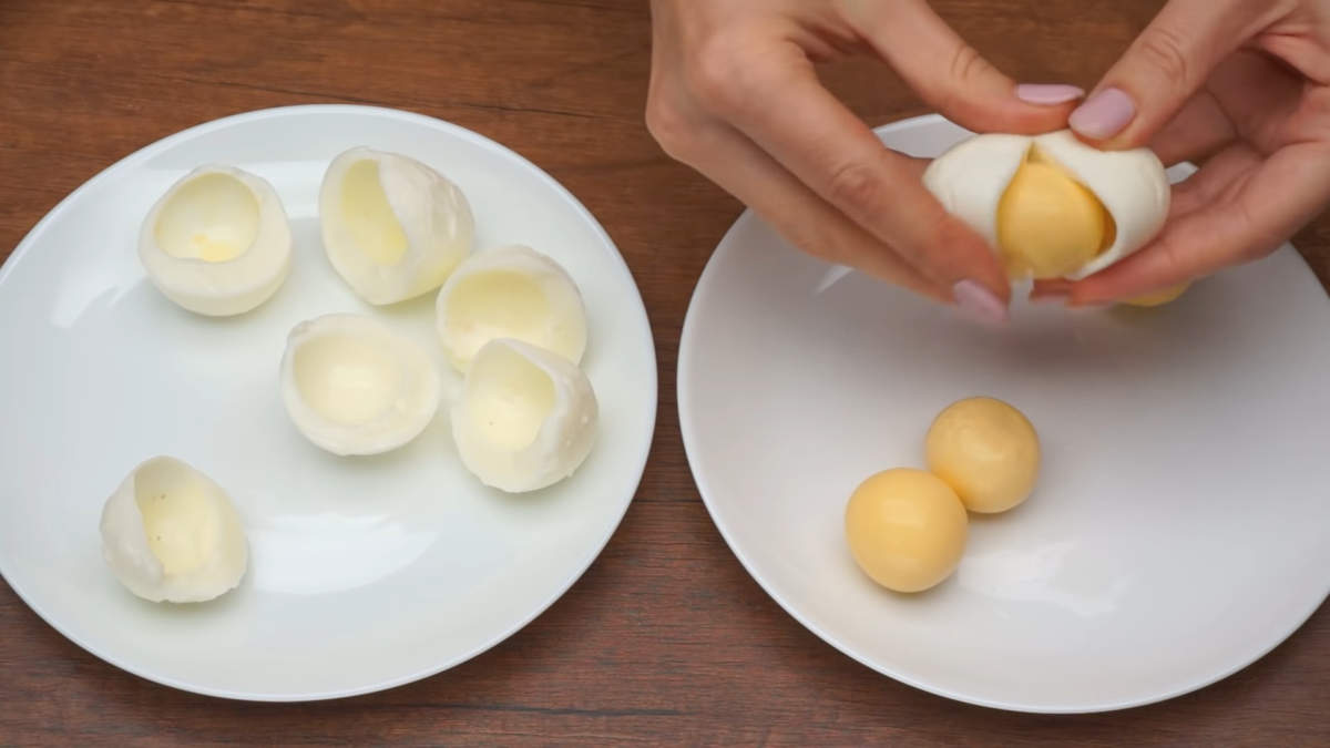 Куриное яйцо без белка. Вареные яйца. Желток вареного яйца. Яичный желток вареный. Белок в вареном яйце.