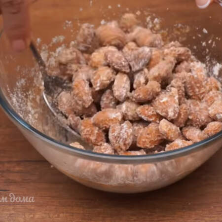 Это происходит очень быстро. Орешкам даем остыть и можно угощаться. 
Таким методом можно готовить любые орешки в сахаре.
