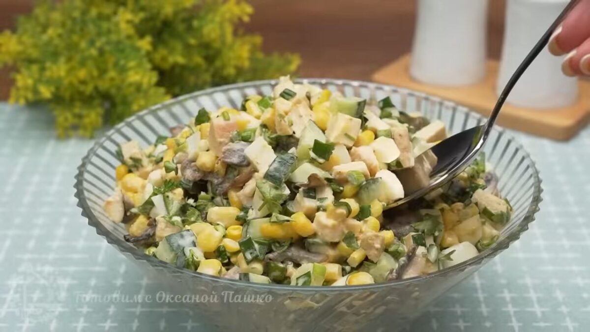 Салат Весна получился очень вкусным, легким и ярким. Такой салат отлично подходит на Праздничный стол. Готовится он легко, так что с приготовлением справится каждый.
Обязательно приготовьте такой салат, он вам тоже очень понравится.
